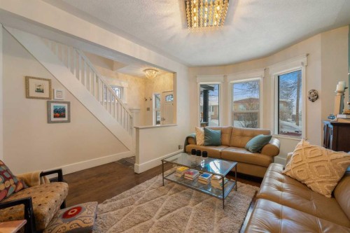 447 Marsh Road Ne, Calgary, AB - Indoor Photo Showing Living Room