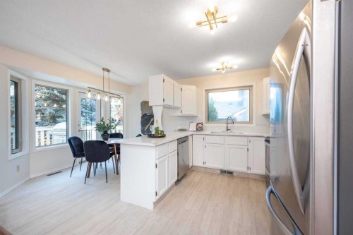 47 Hawkstone Drive Nw, Calgary, AB - Indoor Photo Showing Kitchen
