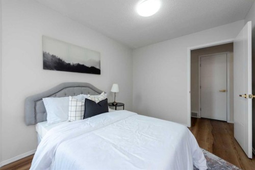 47 Hawkstone Drive Nw, Calgary, AB - Indoor Photo Showing Bedroom