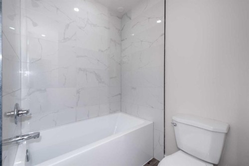 47 Hawkstone Drive Nw, Calgary, AB - Indoor Photo Showing Bathroom