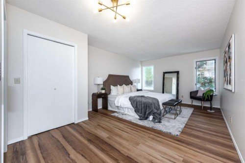 47 Hawkstone Drive Nw, Calgary, AB - Indoor Photo Showing Bedroom