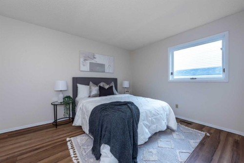 47 Hawkstone Drive Nw, Calgary, AB - Indoor Photo Showing Bedroom
