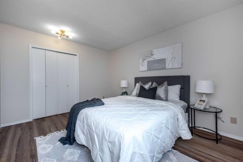 47 Hawkstone Drive Nw, Calgary, AB - Indoor Photo Showing Bedroom