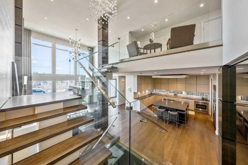122 13 Street Ne, Calgary, AB - Indoor Photo Showing Other Room