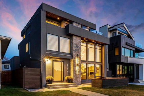 122 13 Street Ne, Calgary, AB - Outdoor