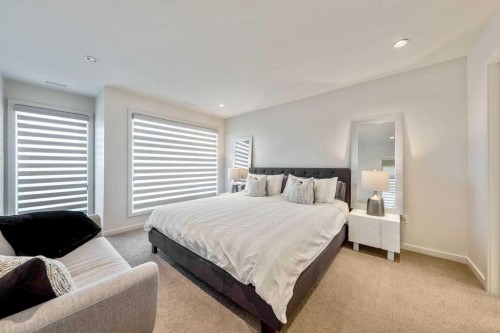 122 13 Street Ne, Calgary, AB - Indoor Photo Showing Bedroom