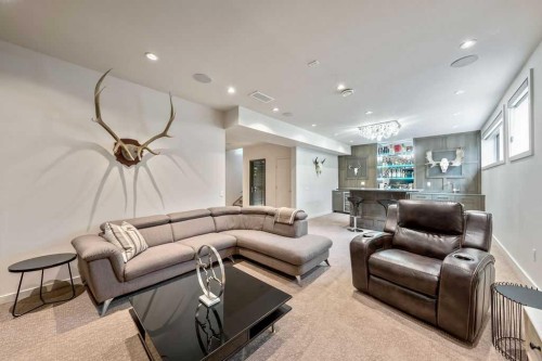 122 13 Street Ne, Calgary, AB - Indoor