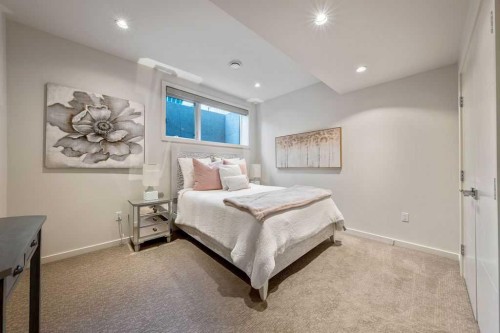 122 13 Street Ne, Calgary, AB - Indoor Photo Showing Bedroom