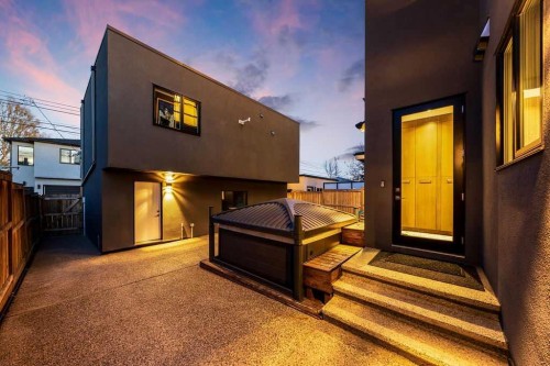 122 13 Street Ne, Calgary, AB - Outdoor With Exterior
