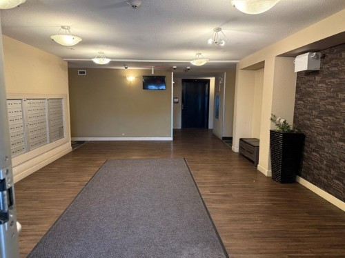 202-7210 80 Avenue Ne, Calgary, AB - Indoor Photo Showing Other Room