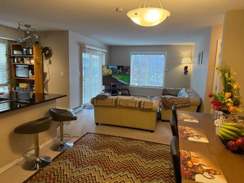 202-7210 80 Avenue Ne, Calgary, AB - Indoor Photo Showing Living Room