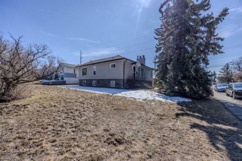 3308 2 Street Ne, Calgary, AB - Outdoor