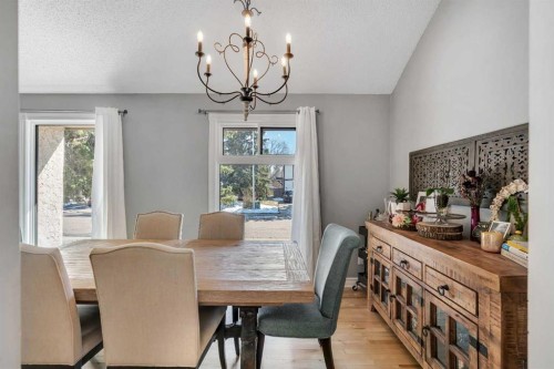 12 Oakvale Place Sw, Calgary, AB - Indoor Photo Showing Dining Room