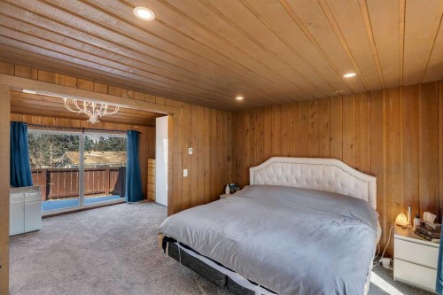 12 Oakvale Place Sw, Calgary, AB - Indoor Photo Showing Bedroom