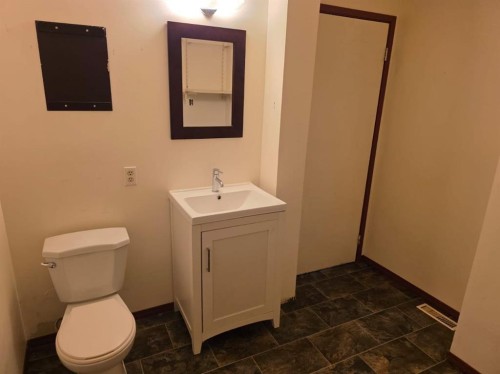 2-705 23 Street, Didsbury, AB - Indoor Photo Showing Bathroom