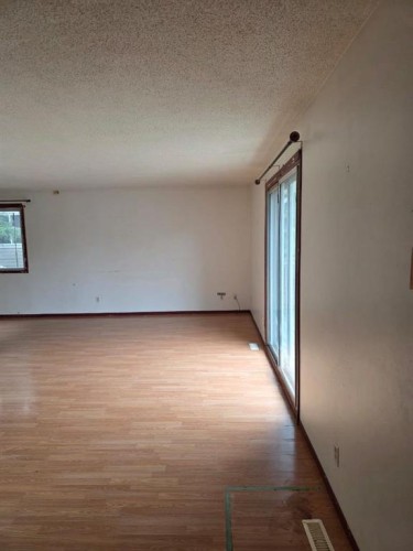 2-705 23 Street, Didsbury, AB - Indoor Photo Showing Other Room