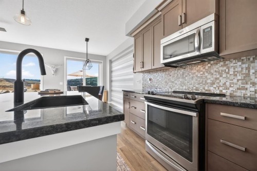 205 Sunset Point, Cochrane, AB - Indoor Photo Showing Kitchen With Upgraded Kitchen