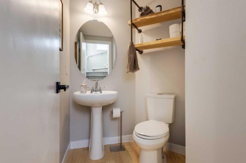 488 Prestwick Circle Se, Calgary, AB - Indoor Photo Showing Bathroom