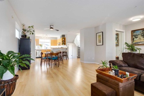 488 Prestwick Circle Se, Calgary, AB - Indoor Photo Showing Living Room