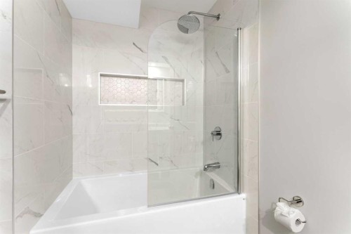 185 Copperfield Common Se, Calgary, AB - Indoor Photo Showing Bathroom