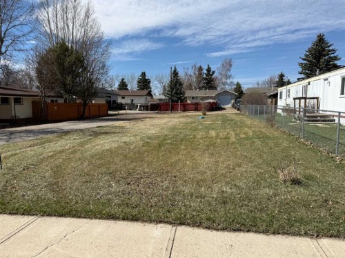 320 3 Street North, Vulcan, AB 