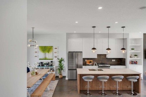 947 31 Avenue Nw, Calgary, AB - Indoor Photo Showing Kitchen With Upgraded Kitchen