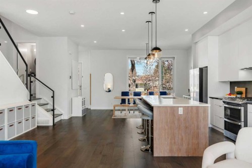 947 31 Avenue Nw, Calgary, AB - Indoor Photo Showing Kitchen With Upgraded Kitchen