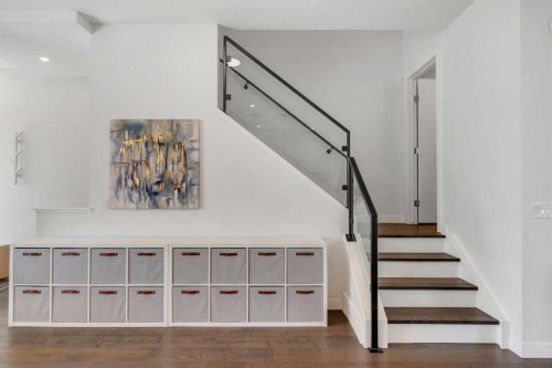 947 31 Avenue Nw, Calgary, AB - Indoor Photo Showing Other Room