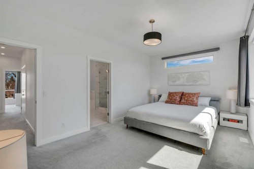 947 31 Avenue Nw, Calgary, AB - Indoor Photo Showing Bedroom