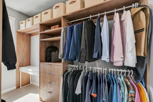 947 31 Avenue Nw, Calgary, AB - Indoor With Storage