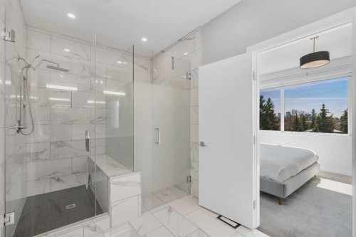 947 31 Avenue Nw, Calgary, AB - Indoor Photo Showing Bathroom