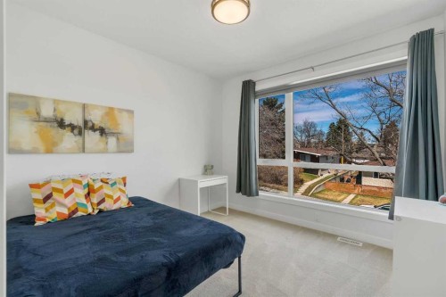 947 31 Avenue Nw, Calgary, AB - Indoor Photo Showing Bedroom