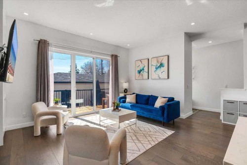 947 31 Avenue Nw, Calgary, AB - Indoor Photo Showing Living Room
