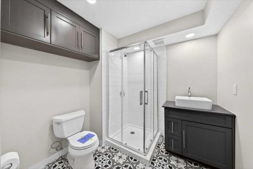 20 Nolancrest Green Nw, Calgary, AB - Indoor Photo Showing Bathroom