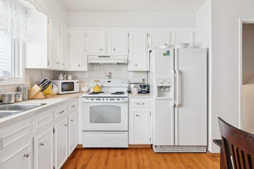 87 Edforth Road Nw, Calgary, AB - Indoor Photo Showing Kitchen