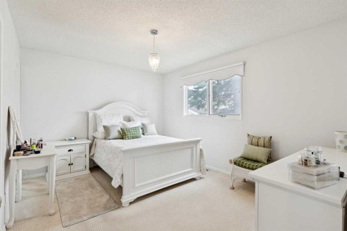 87 Edforth Road Nw, Calgary, AB - Indoor Photo Showing Bedroom