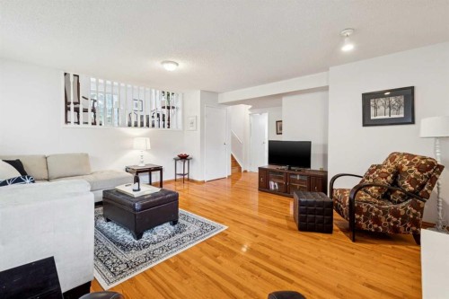 87 Edforth Road Nw, Calgary, AB - Indoor Photo Showing Living Room