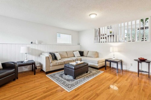 87 Edforth Road Nw, Calgary, AB - Indoor Photo Showing Living Room