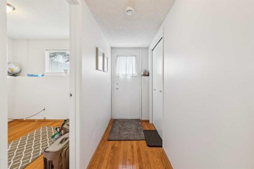 87 Edforth Road Nw, Calgary, AB - Indoor Photo Showing Other Room
