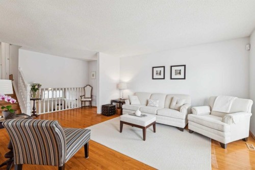 87 Edforth Road Nw, Calgary, AB - Indoor Photo Showing Living Room