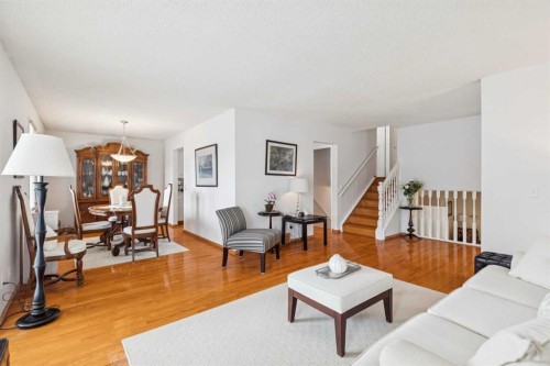 87 Edforth Road Nw, Calgary, AB - Indoor Photo Showing Living Room