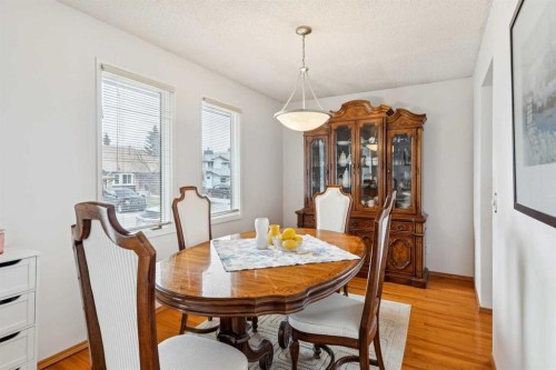 87 Edforth Road Nw, Calgary, AB - Indoor Photo Showing Dining Room