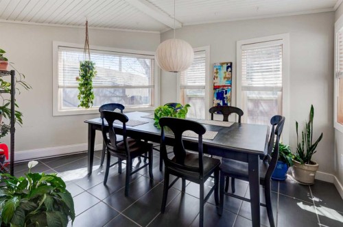 92 Chinook Drive Sw, Calgary, AB - Indoor Photo Showing Dining Room