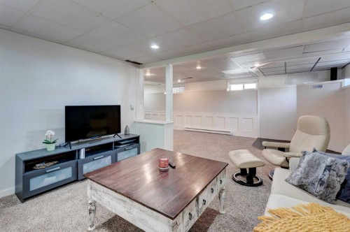 92 Chinook Drive Sw, Calgary, AB - Indoor