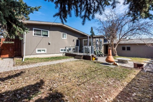 92 Chinook Drive Sw, Calgary, AB - Outdoor With Deck Patio Veranda