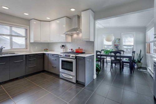 92 Chinook Drive Sw, Calgary, AB - Indoor Photo Showing Kitchen With Upgraded Kitchen