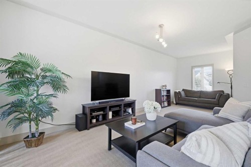 4014 Patricia Landing Sw, Calgary, AB - Indoor Photo Showing Living Room