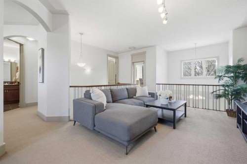 4014 Patricia Landing Sw, Calgary, AB - Indoor Photo Showing Living Room