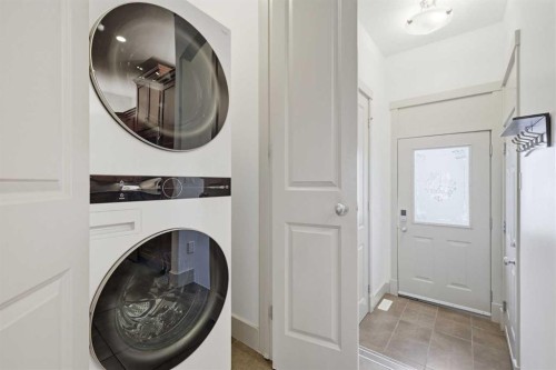 4014 Patricia Landing Sw, Calgary, AB - Indoor Photo Showing Laundry Room