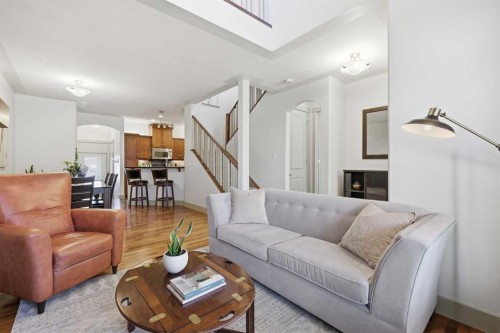 4014 Patricia Landing Sw, Calgary, AB - Indoor Photo Showing Living Room